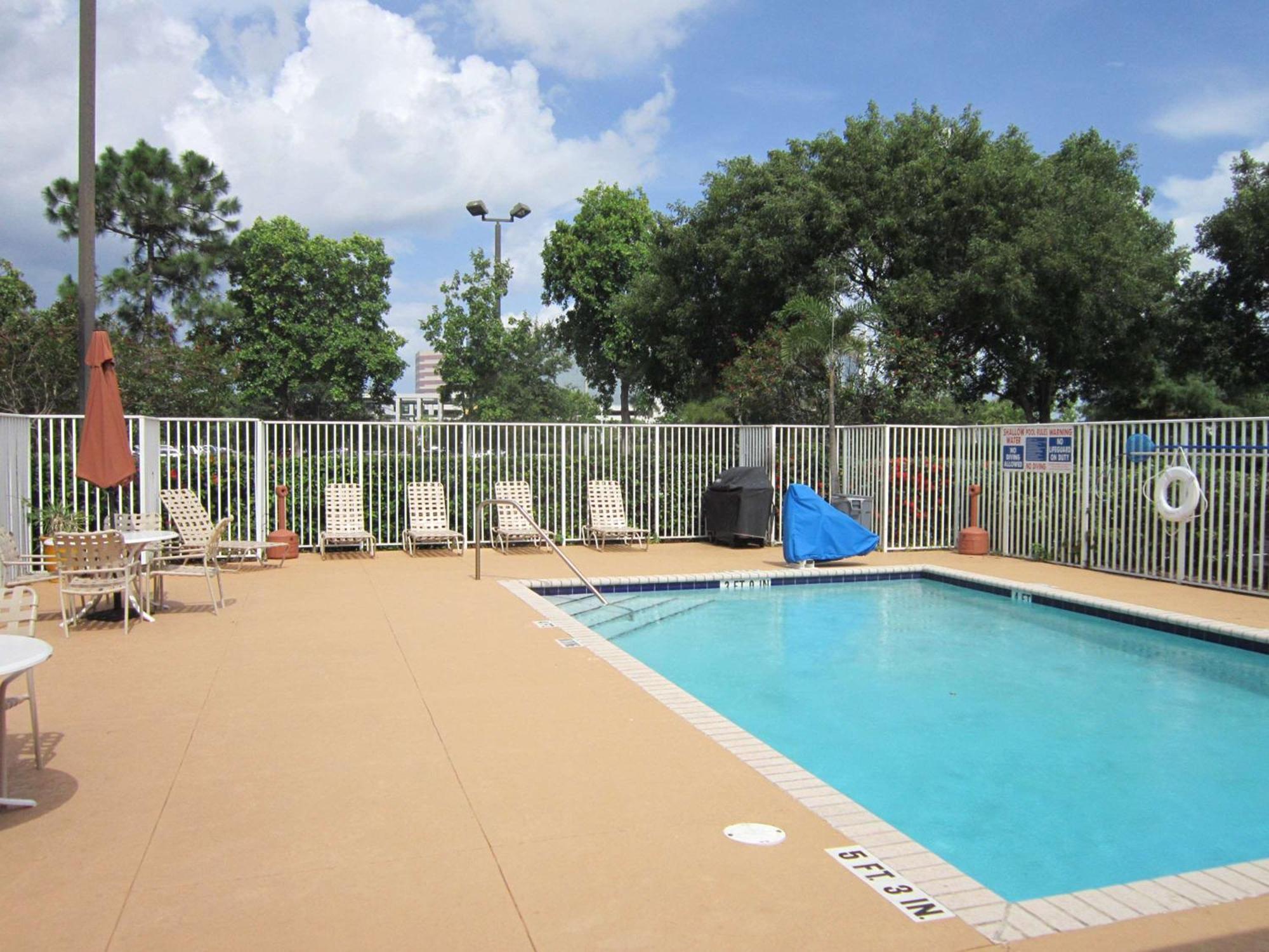 Extended Stay America Suites - Fort Lauderdale - Cypress Creek - Nw 6Th Way Kültér fotó